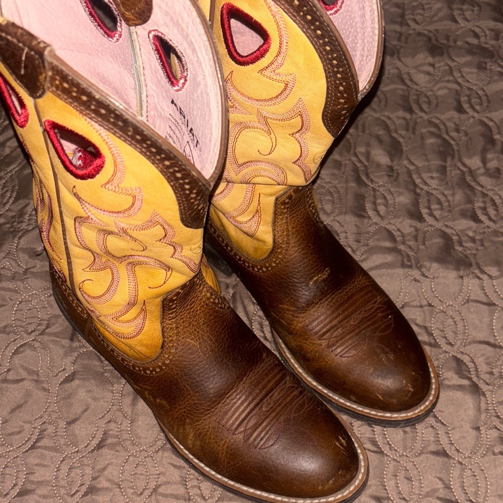 Ariat Round Toe Boots